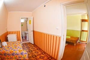 Отель Лазурный берег. Коттедж трехместный с удобствами 1