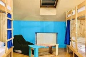 Хостел Lviv City Hostel. Место в общем 6-местном номере  1