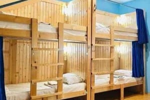 Хостел Lviv City Hostel. Место в общем 8-местном номере  1