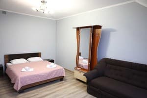 Мини-отель Львовский. Люкс двухместный +2 с ванной (двухкомнатный) 6