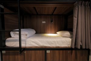 Хостел MISTO capsule hotel. Место в женском 6-местном номере Бесарабка (с окном) 6