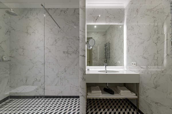 Modern Art Hotel - Maestro 23
