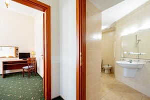 Отель Морской. Люкс двухместный +2 5