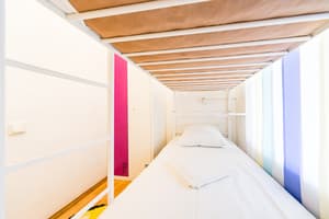 Хостел Muzeyny. Эконом двухместный с двухъярусной кроватью 4