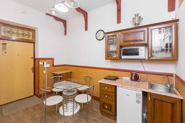 Oberig, Проспект Свободи, 7 6