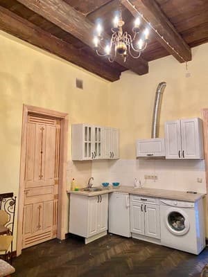 Oberig возле Галицкого рынка, ул. Валова 21/16а 8