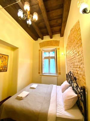 Oberig возле Галицкого рынка, ул. Валова 21/16а 10