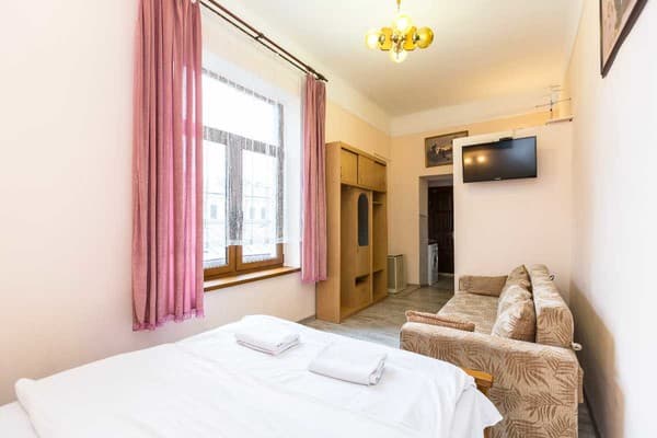 Oberig возле отеля Жорж в центре, ул. Руданского 3 3