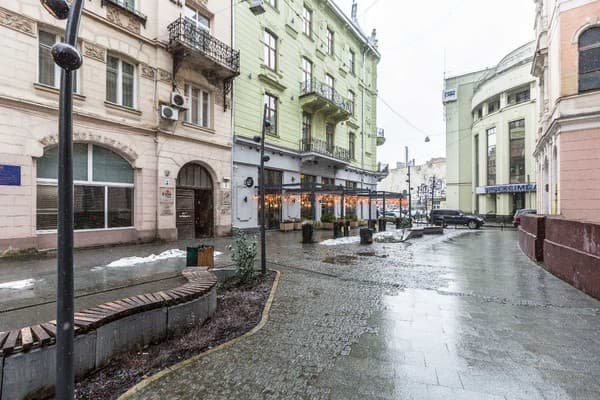 Oberig возле отеля Жорж в центре, ул. Руданского 3 19