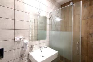 Апарт-отель Old City Center Lviv. Апартаменты 6-местный с 2 спальнями и балконом 11