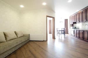 Апарт-отель Old City Center Lviv. Люкс 4-местный с кроватью размера king-size 2