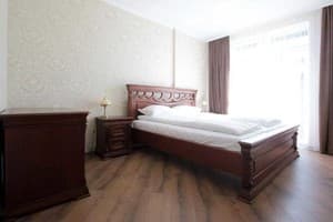 Апарт-отель Old City Center Lviv. Люкс 4-местный с кроватью размера king-size 1