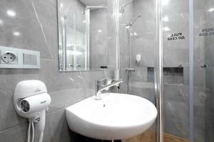 Апарт-отель Old City Center Lviv. Люкс 6-местный с 2 спальнями 3