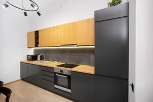 Апарт-отель Old City FORUM Apartments. Люкс трехместный с балконом 1