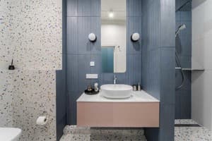 Апарт-отель Old City FORUM Apartments. Люкс трехместный с кроватью размера «king-size» и балконом 7