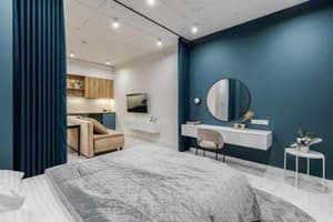 Апарт-отель Old City FORUM Apartments. Люкс трехместный с кроватью размера «king-size» и балконом 2