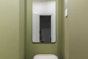 Апарт-отель Old City FORUM Apartments. Люкс трехместный с кроватью размера «king-size» и балконом 8