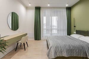 Апарт-отель Old City FORUM Apartments. Люкс трехместный с кроватью размера «king-size» и балконом 2