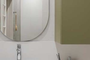 Апарт-отель Old City FORUM Apartments. Люкс трехместный с кроватью размера «king-size» и балконом 5