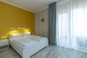 Апарт-отель Opera Passage Hotel & Apartment. Делюкс 4-местный Апартамент з балконом 602 4