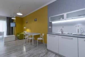 Апарт-отель Opera Passage Hotel & Apartment. Делюкс 5-местный Апартамент 608 6