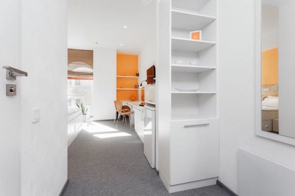 Orange Hotel 9