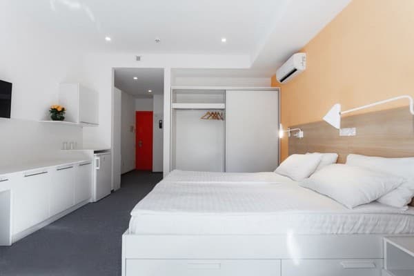 Orange Hotel 2
