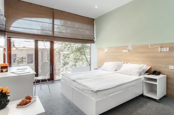 Orange Hotel 4