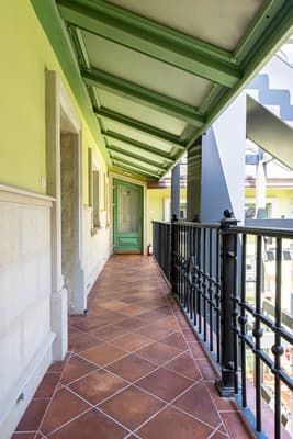 Oysters&Bubbles Gastro Hotel. Rynok square 1