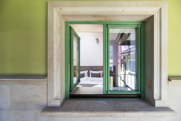 Oysters&Bubbles Gastro Hotel. Rynok square 4