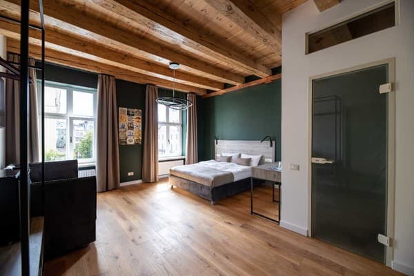 Oysters&Bubbles Gastro Hotel. Rynok square 7