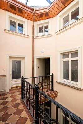 Oysters&Bubbles Gastro Hotel. Rynok square 9