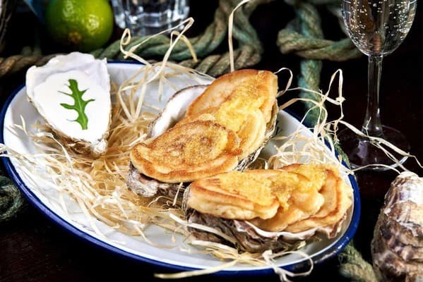 Oysters&Bubbles Gastro Hotel. Rynok square 15