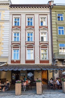 Oysters&Bubbles Gastro Hotel. Rynok square 16