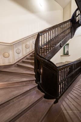 Oysters&Bubbles Gastro Hotel. Rynok square 18