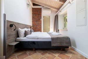 Отель Oysters&Bubbles Gastro Hotel. Rynok square. Улучшенный двухместный king-size 1