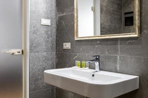 Отель Oysters&Bubbles Gastro Hotel. Rynok square. Улучшенный двухместный с видом на город 2+1 8