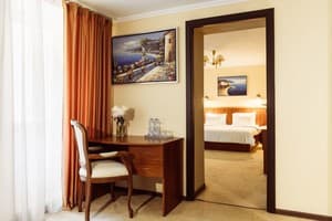 Отель Печерский. Семейный трехместный Люкс 8