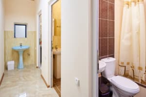 Хостел Perron. Место в мужском 6-местном номере  9