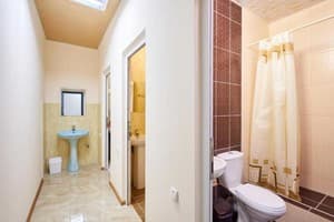 Хостел Perron. Место в общем 6-местном номере  5