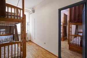 Хостел Perron. Место в общем 6-местном номере  2