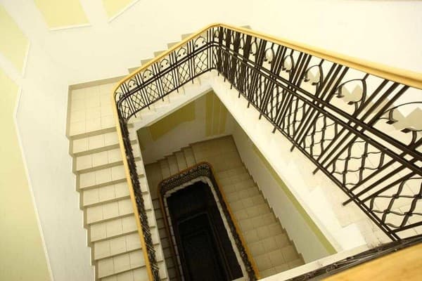 Под крышей  1