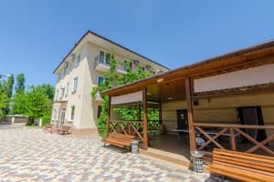 Гостинний двір Приморська 25