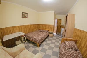 Гостиный двор Приморская 25. Стандарт трехместный с удобствами (корп. М) 2