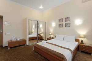 Отель Резиденция Одесский дворик. Улучшенный двухместный  3