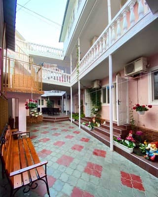 Отель Розовый Дом