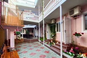 Отель Розовый Дом