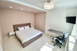 Квартира СВЕТ ЕСТЬ ВСЕГДА!
Лучшая трёхкомнатная квартира в центре. Апартаменты двухместный  18