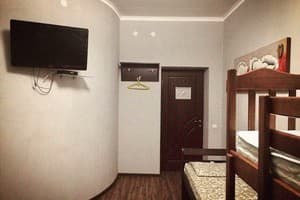 Хостел Serge. Место в мужском 6-местном номере  2