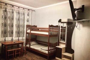 Хостел Serge. Место в мужском 6-местном номере  1